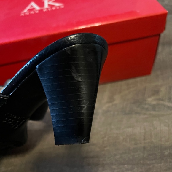 Anne Klein Halen Navy Leather Slip-On Sandals - Picture 9 of 10